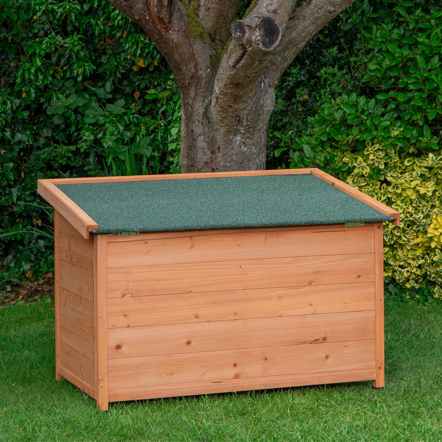72cm x 1.04m Medium Outdoor Garden Cosy Wooden Dog House Kennel with Window