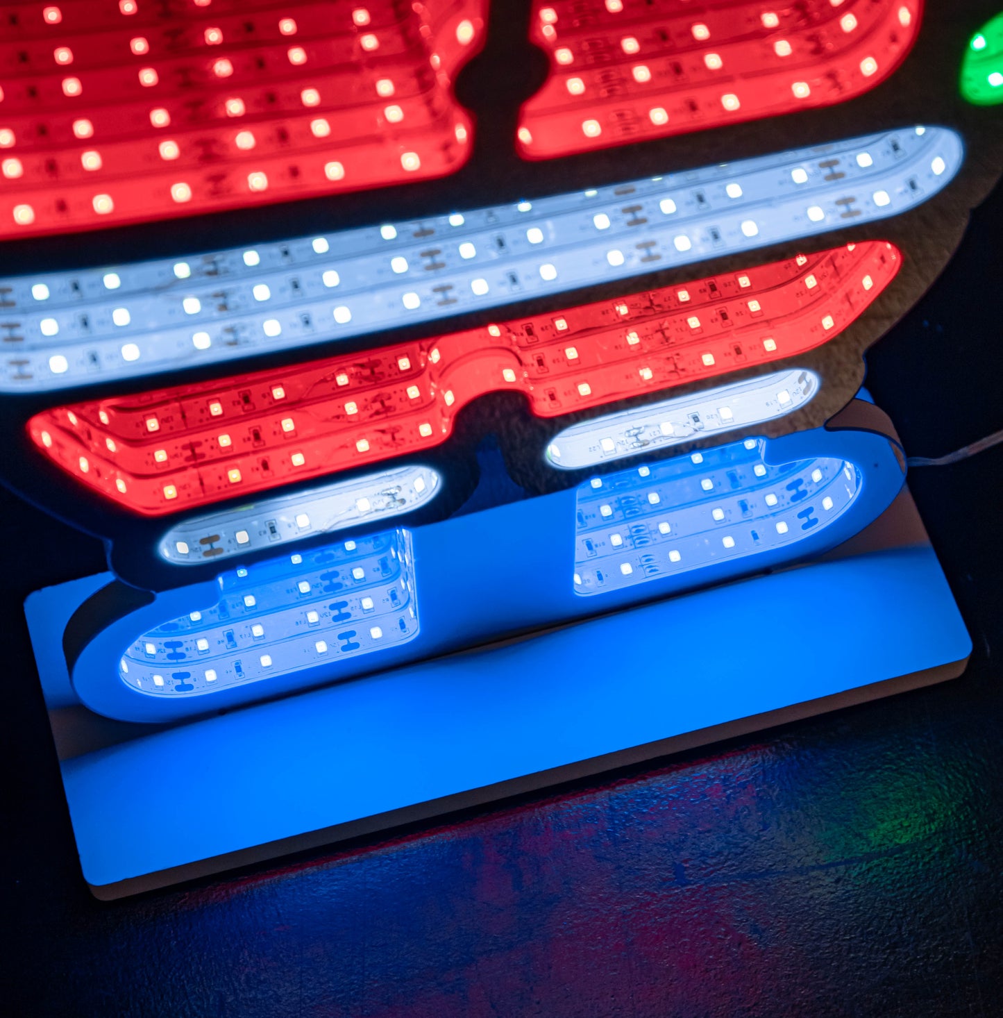 60cm Light up Waving Santa Christmas Infinity Decoration with Multi-Coloured LEDs