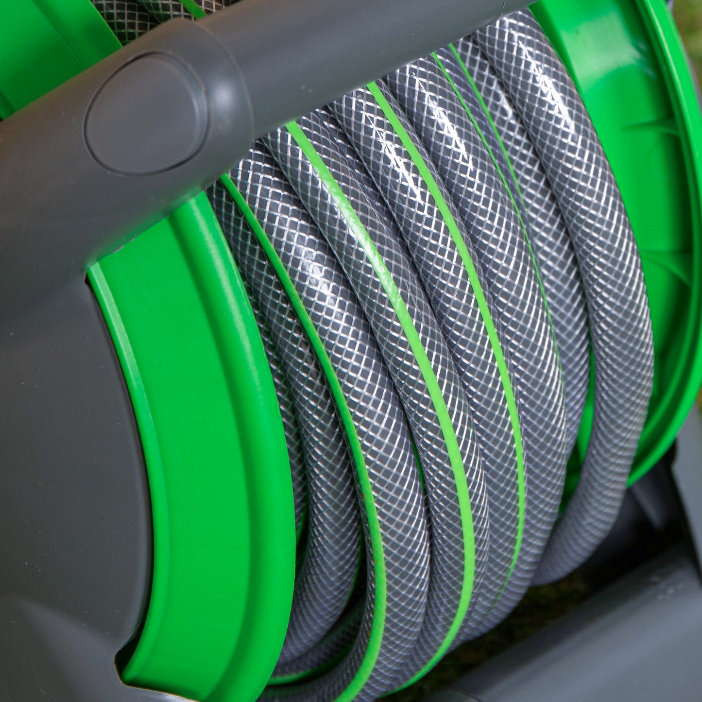 15m Compact Garden Hose Pipe Reel & 5 Nozzle Spray Gun