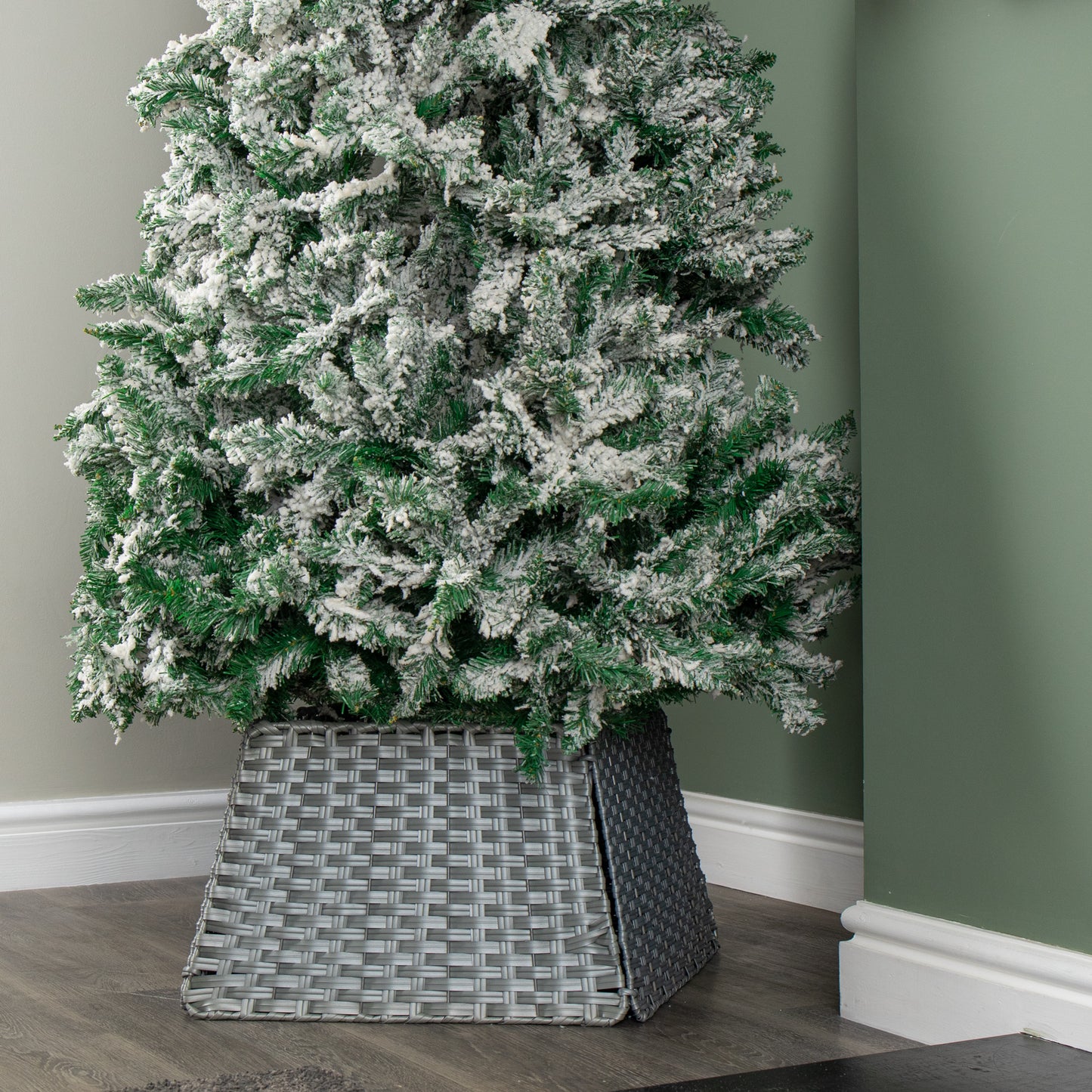 47cm x 46cm Samuel Alexander Foldable Faux Rattan Christmas Tree Skirt in Grey