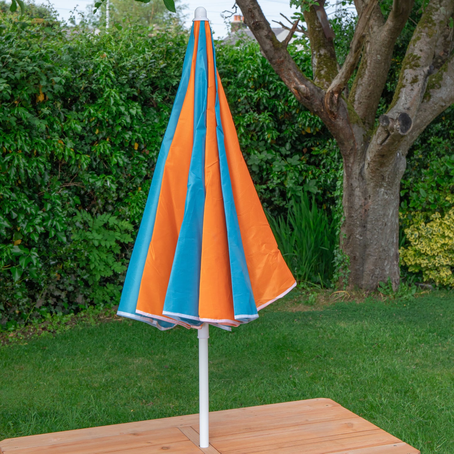 Kids Outdoor Wooden Picnic & Activity Table with Removable Plastic Trays & Parasol