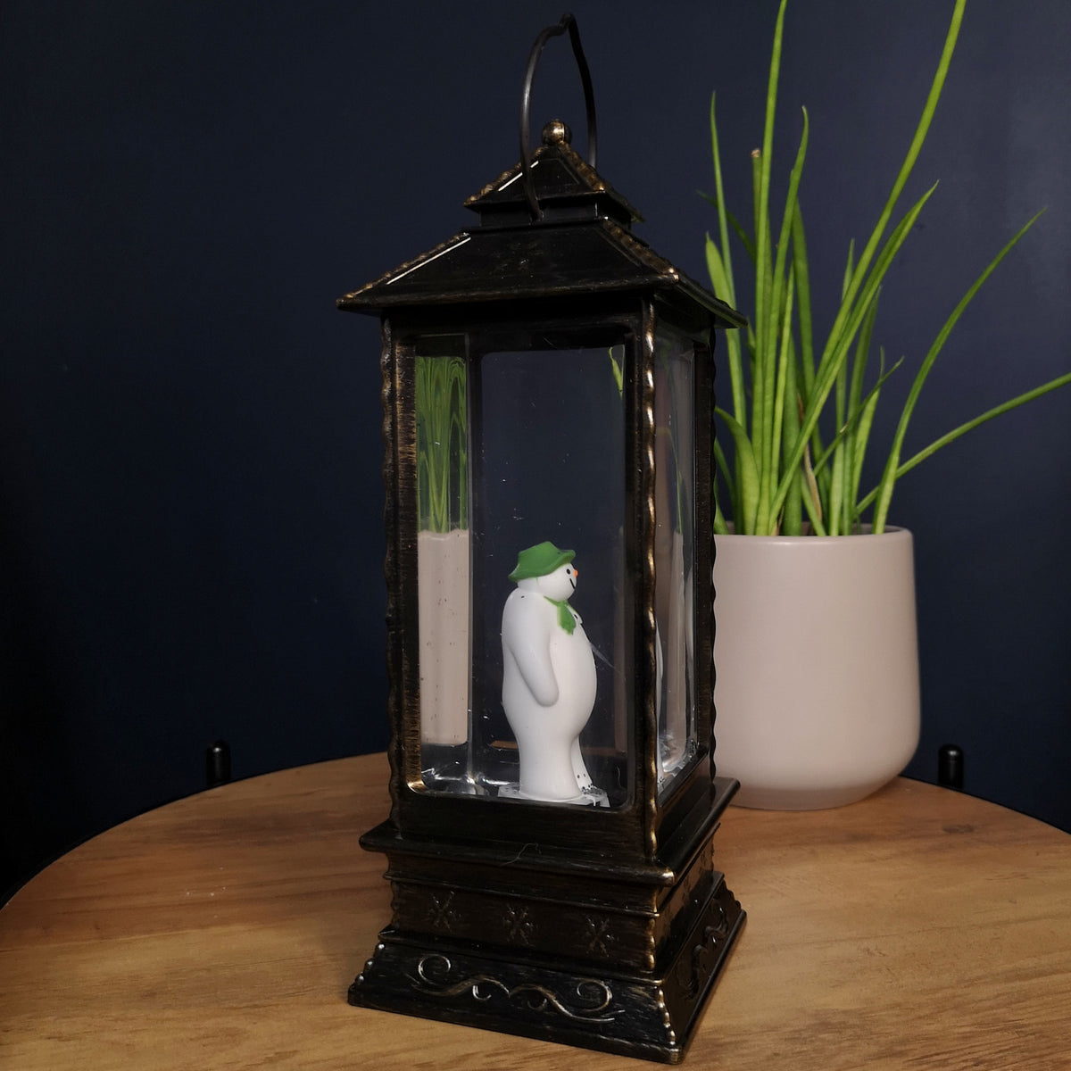 28cm Snowtime Dual Power LED Christmas Glitter Water Spinner Rustic Lantern The Snowman & The Snow dog™ Scene