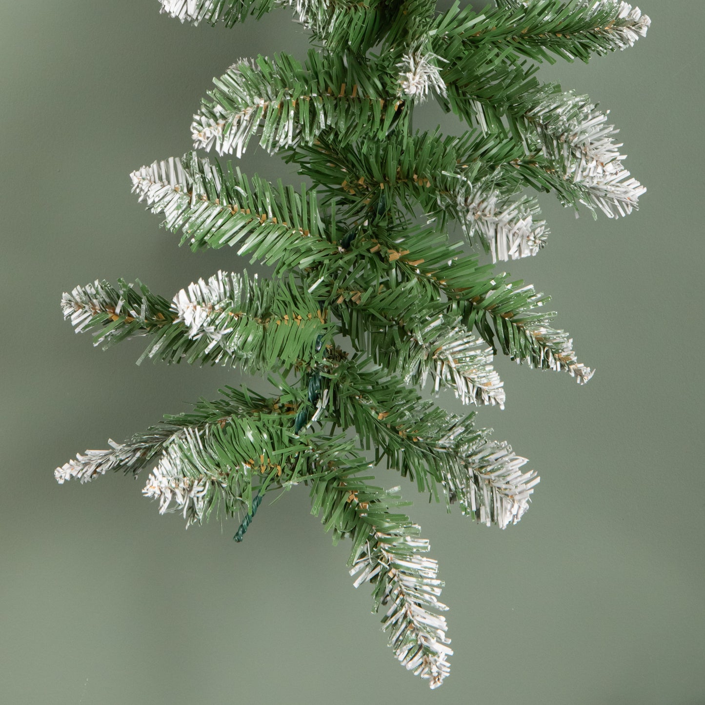 2.7m x 25cm Snow Tipped Plain Christmas Garland with 200 Tips