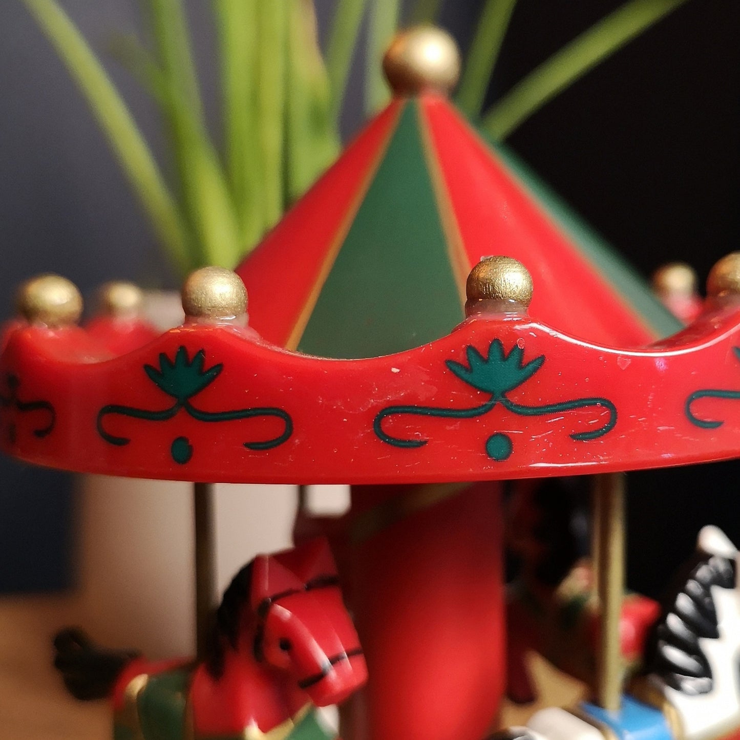 18cm Wind Up Musical Carousel Indoor Christmas Decoration