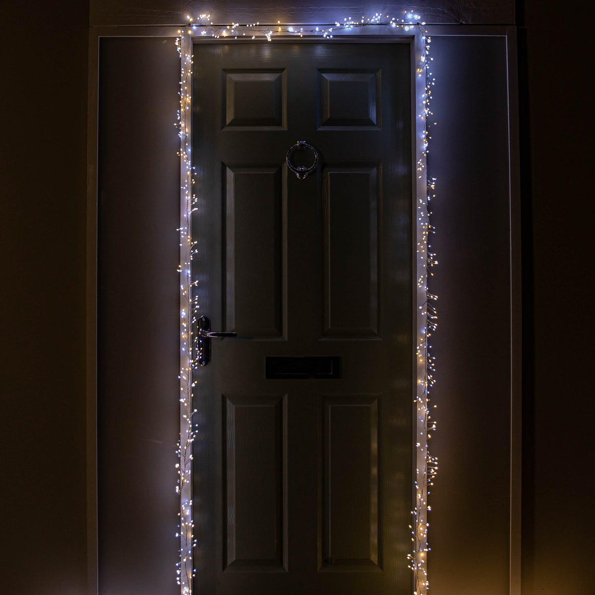5.5m 800 LED UltraBrights Christmas Door Cluster LIghts with Timer in White & Warm White on Silver Wire