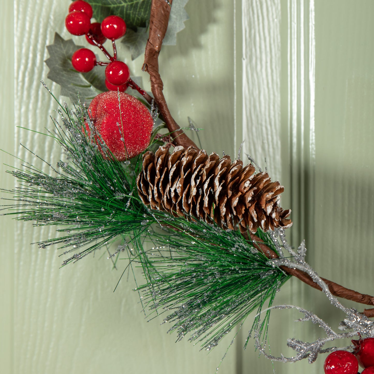 45cm Hanging Christmas Wreath with Apples and Red Berries