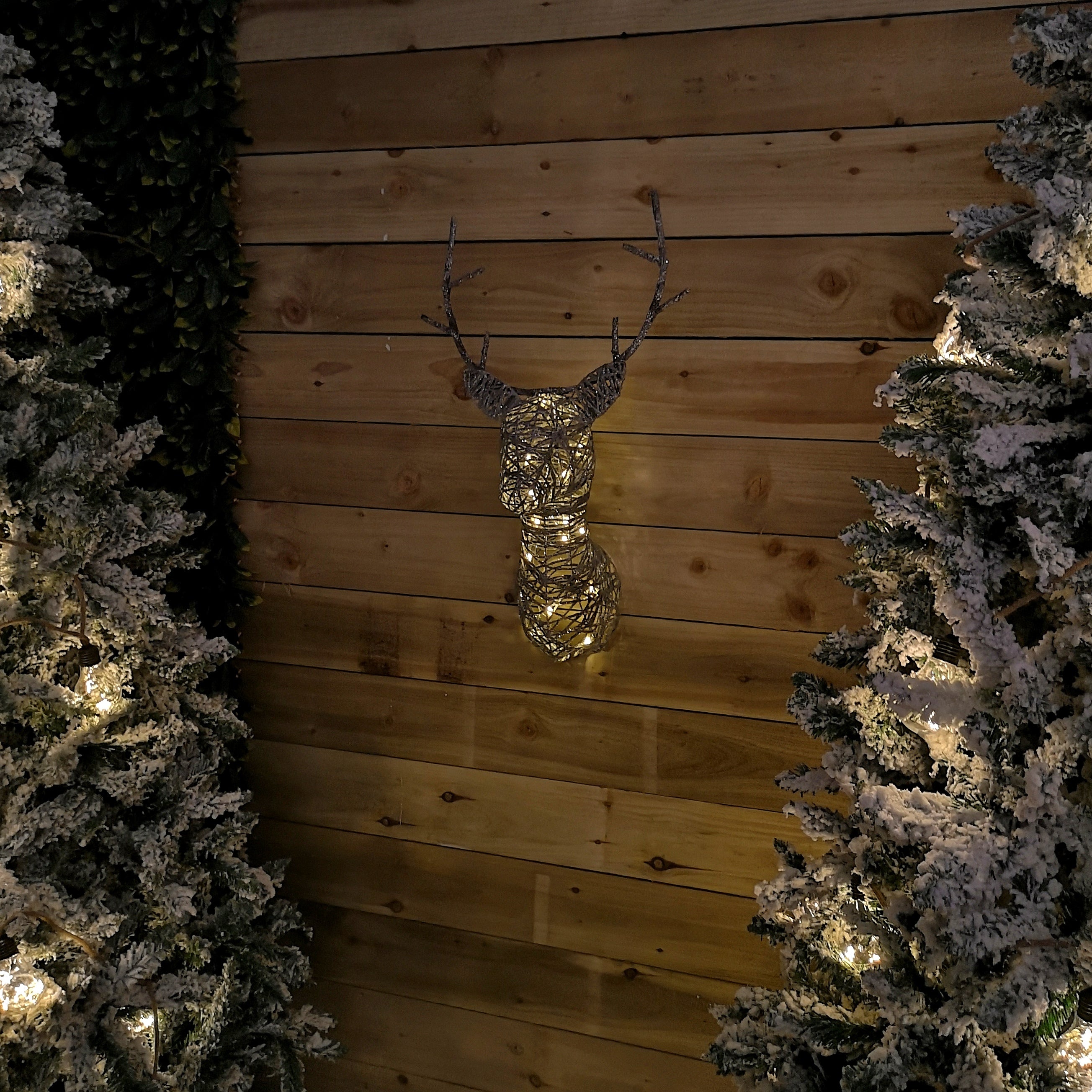 55x69cm Warm White 20 LED Christmas Stag Wall Hanging Xmas Decoration