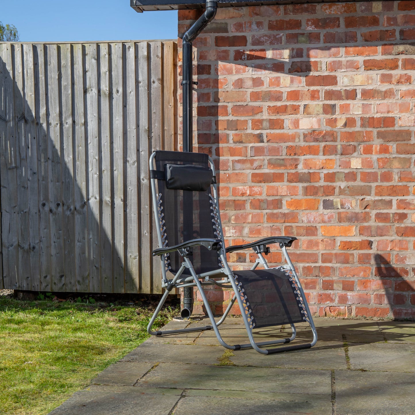 Multi Position Garden Zero Gravity Relaxer Chair Sun Lounger in Black & Silver