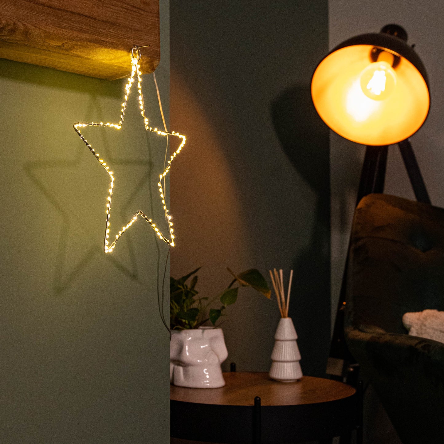 30cm Light up Dewdrop Christmas 2D Star with 120 Warm White LEDs & Timer Function