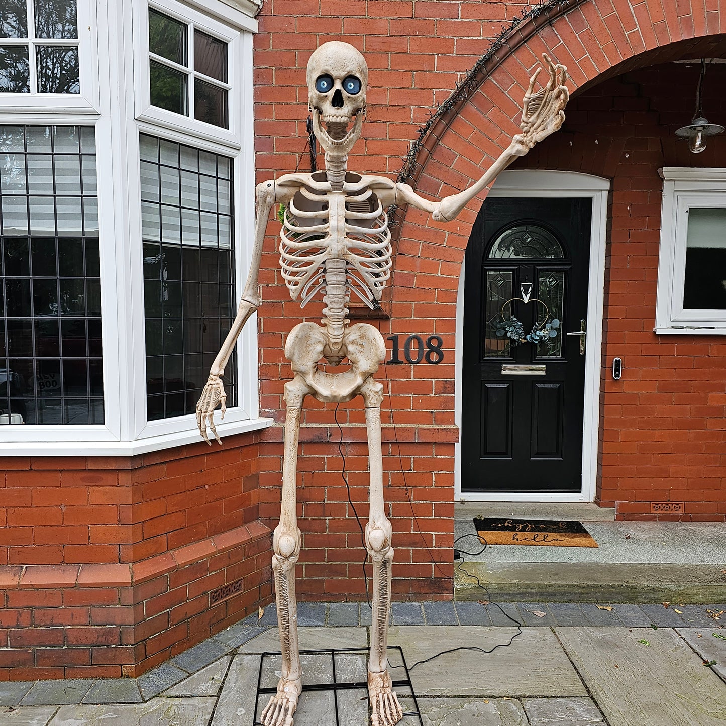 GIANT 8ft (240cm) Standing Indoor Outdoor Animatronic Halloween Skeleton Decoration