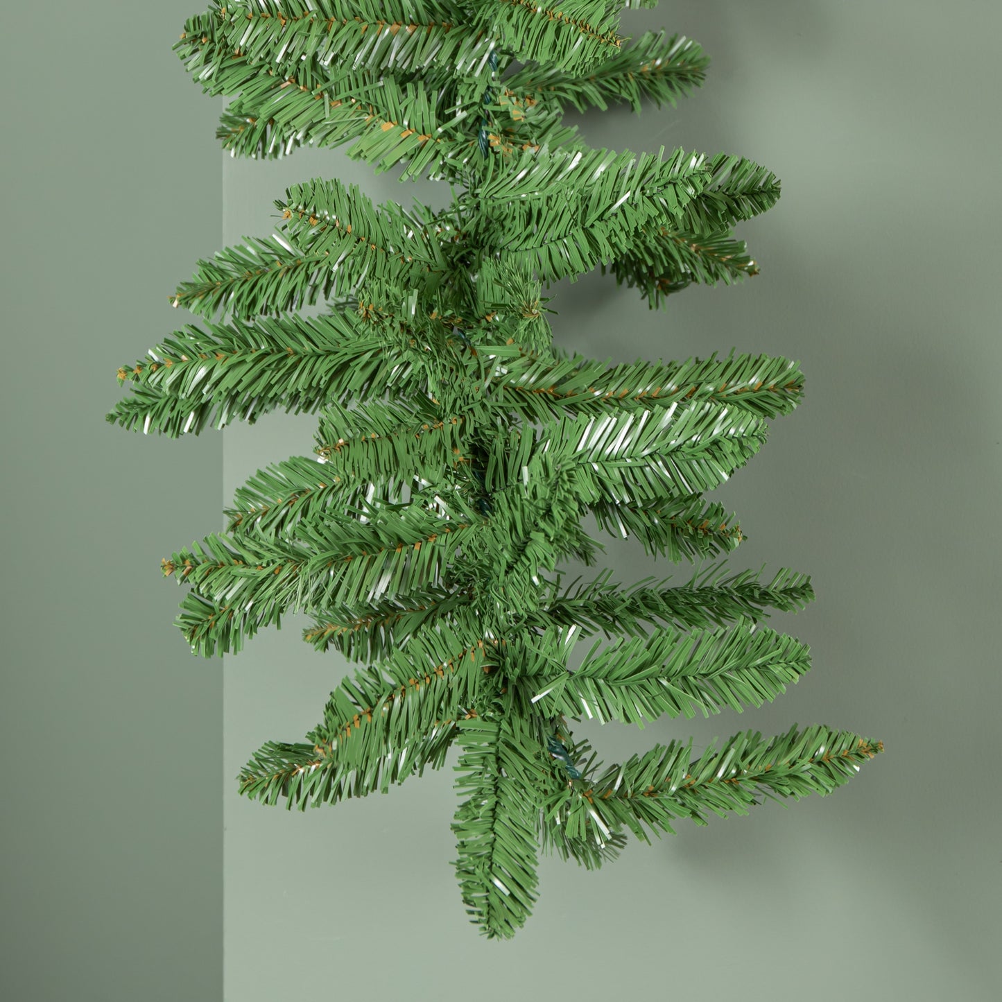 2.7m Plain Green Christmas Garland with 260 Bullet Tips