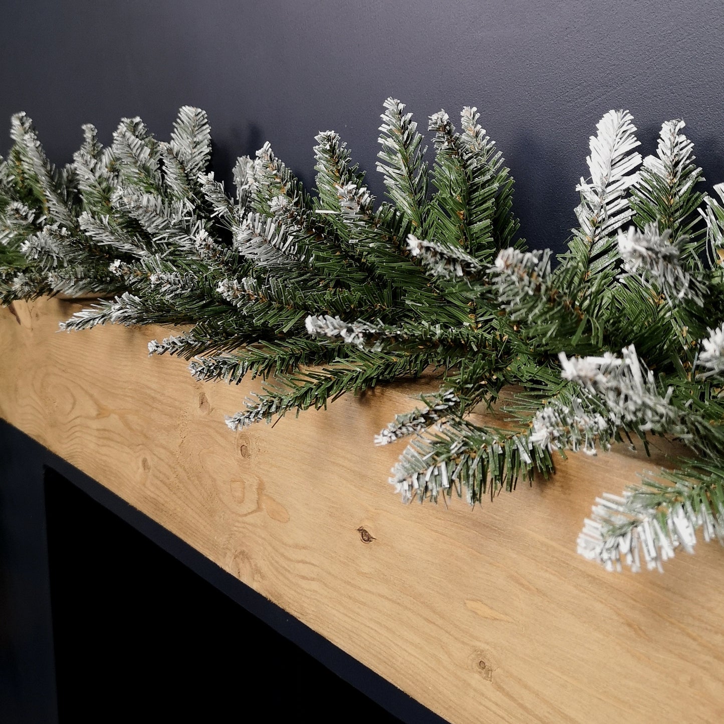 2.7m x 25cm Snow Tipped Plain Christmas Garland with 200 Tips