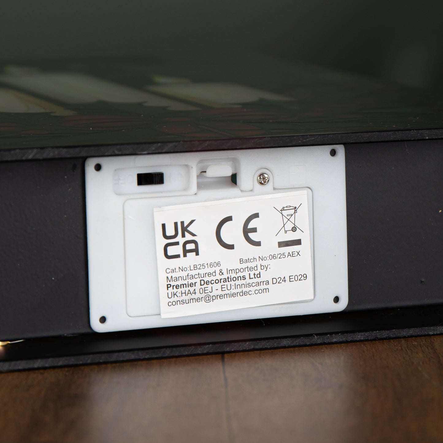 28cm Battery Powered Light up Glass Christmas Decoration with Candles & Warm White LEDs