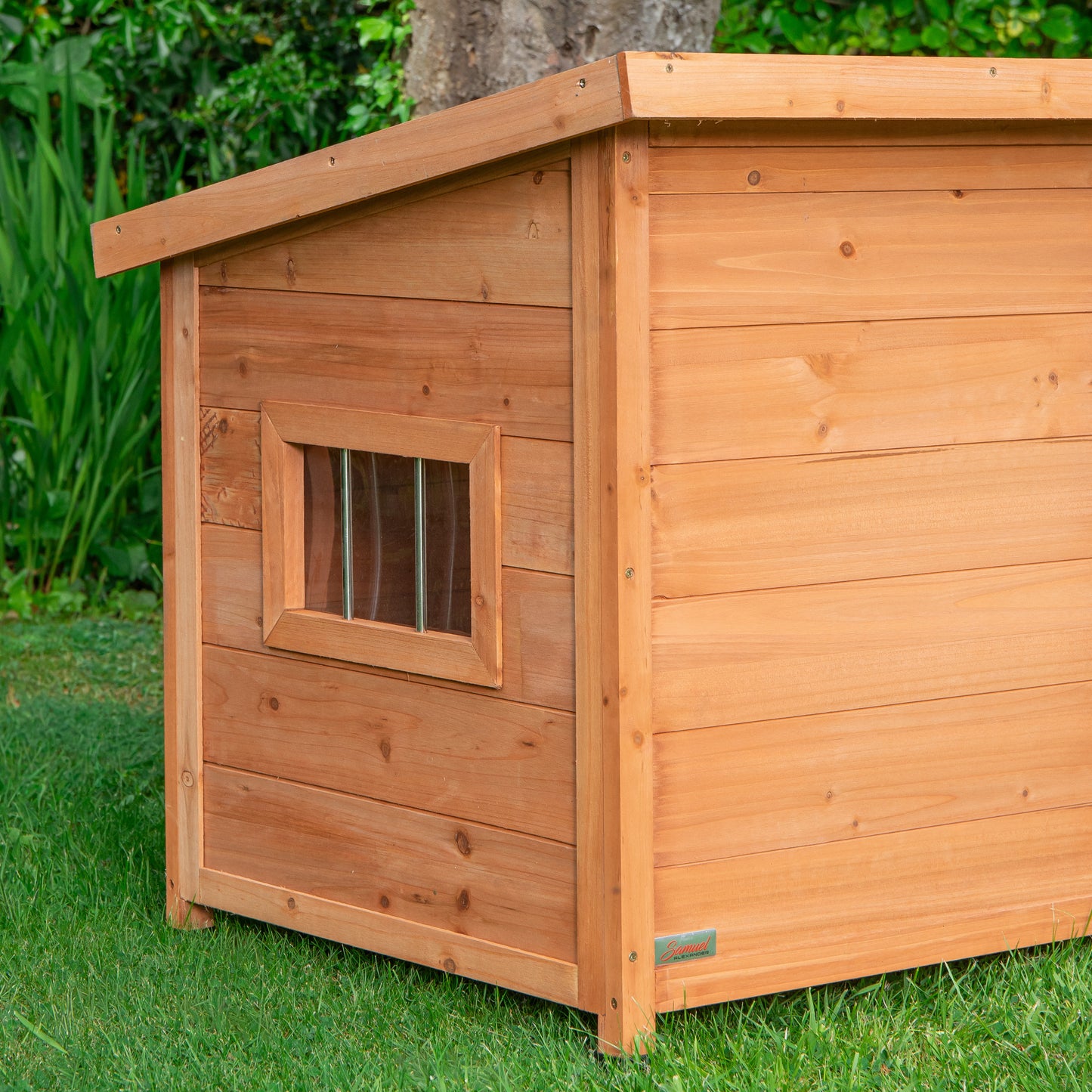 72cm x 1.04m Medium Outdoor Garden Cosy Wooden Dog House Kennel with Window