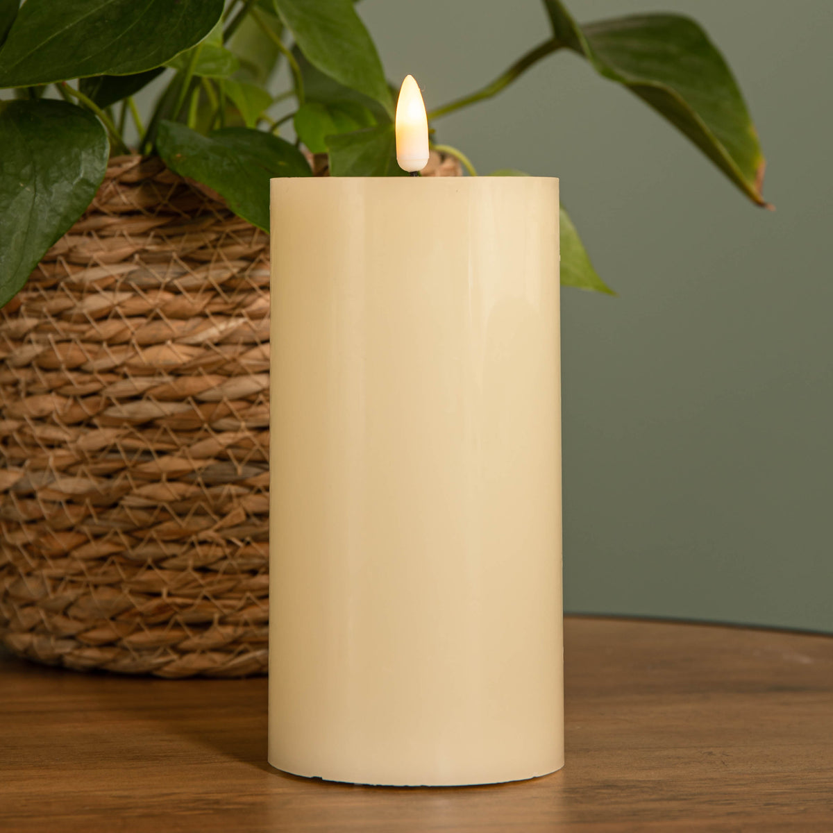 7.5cm x 15cm Cream Wax Melted Pool Effect Candle with Timer Function and Warm White LED
