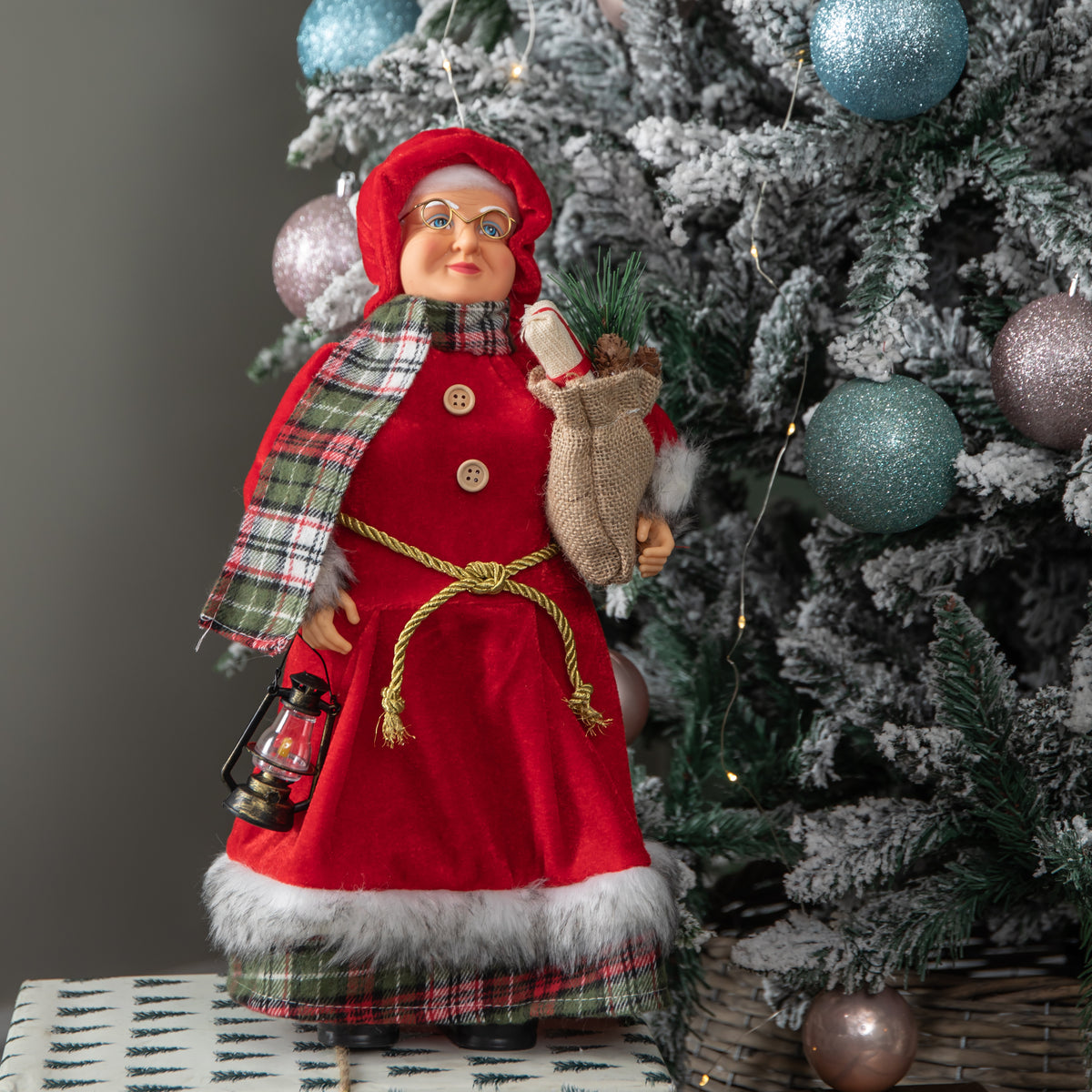 44cm Large Traditional Mrs Santa Claus Figure Christmas Decoration