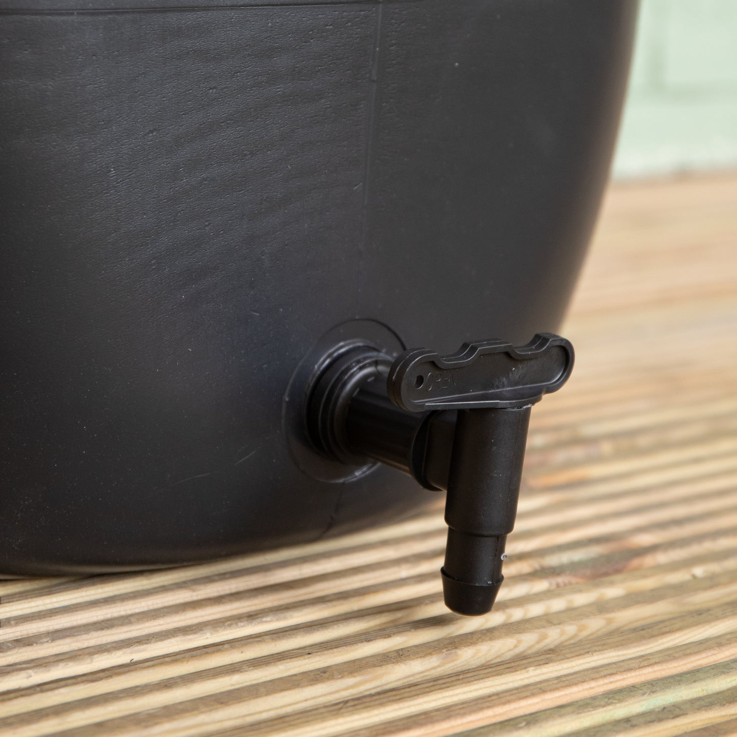 100L Slim Space Saver Water Butt With Lid & Tap Carry Handles in Black