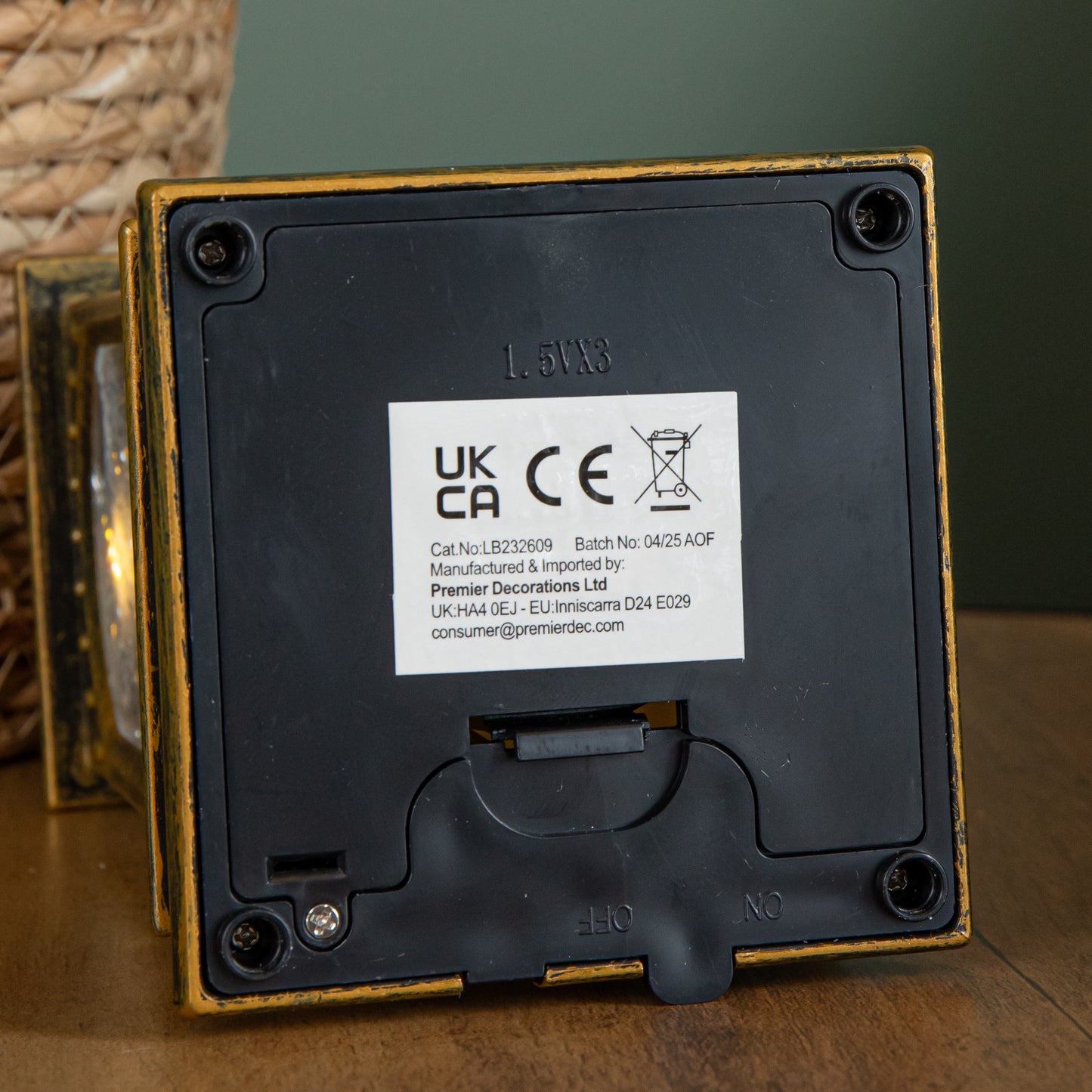 21cm Battery Operated Christmas Robin Scene Glitter Water Spinner Lantern Decoration