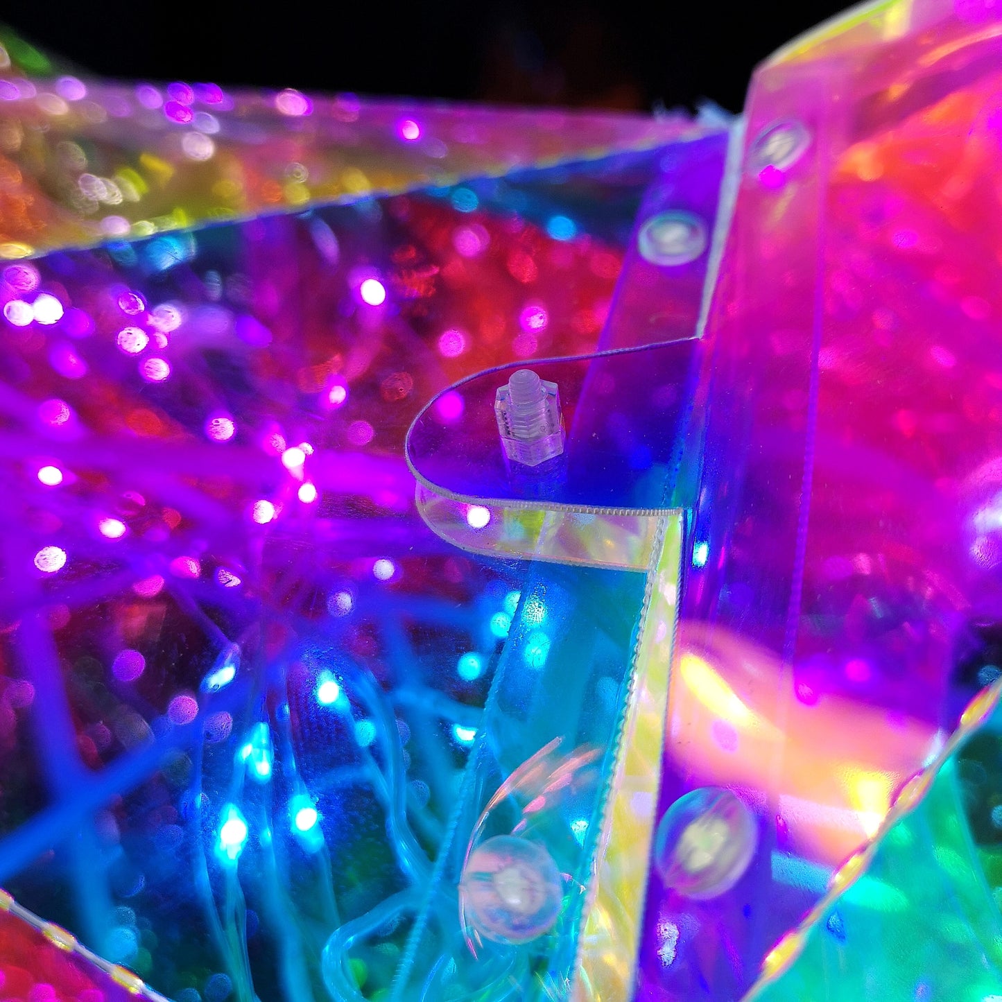 Factory Seconds: 1.4m Light up Standing Dreamlights Iridescent Christmas Stag with 600 White LEDs