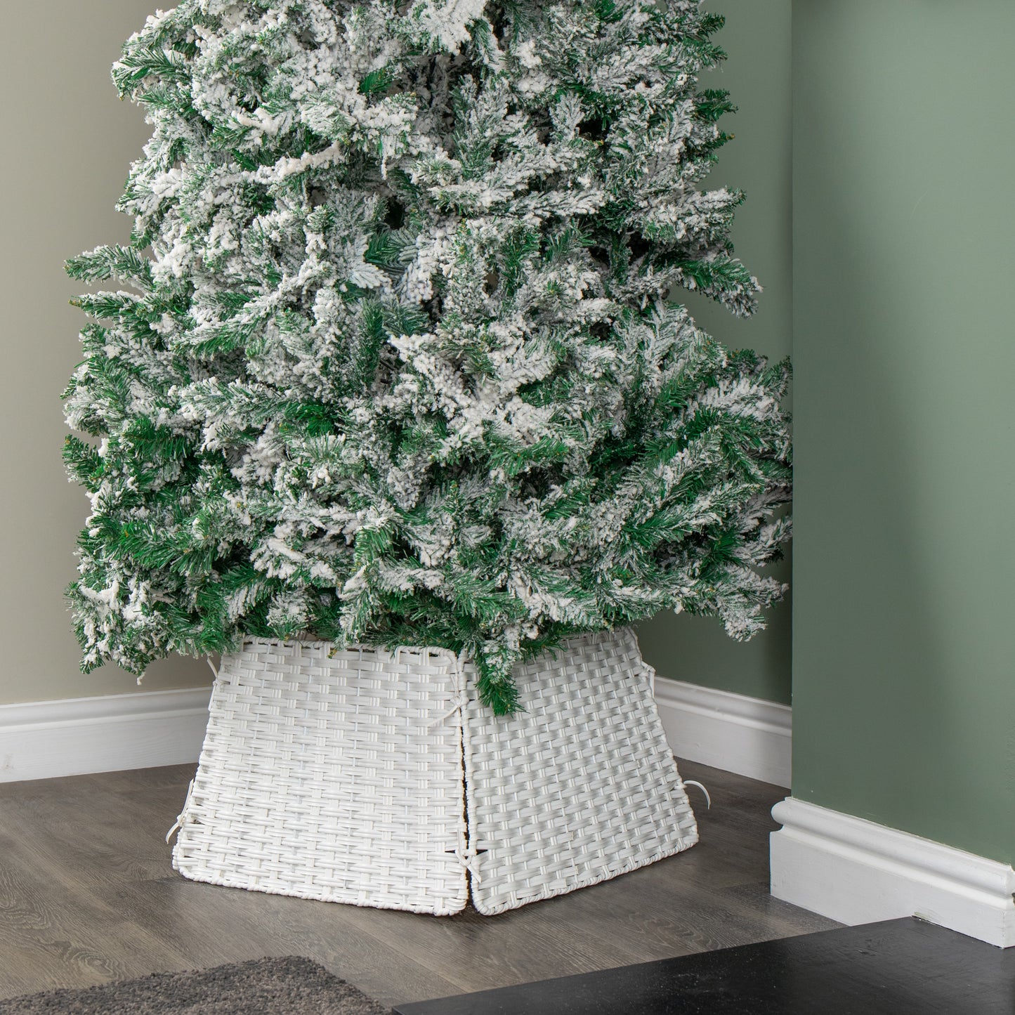 47cm x 46cm Samuel Alexander Foldable Faux Rattan Christmas Tree Skirt in White