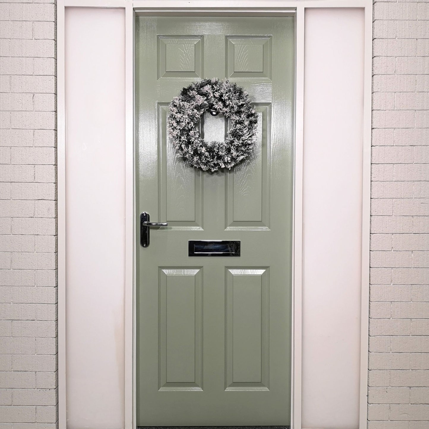 Premier Flocked Woodcote Pine Flocked Wreath 50cm