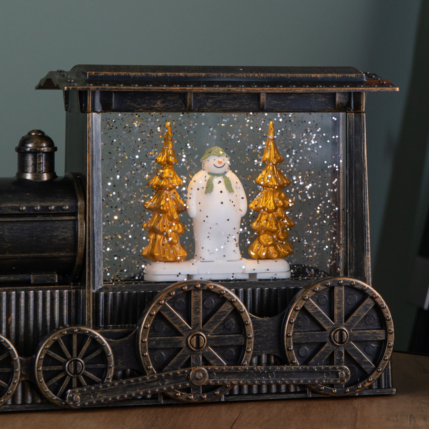 17cm Battery Operated Light up Christmas Train Water Spinner with The Snowman & Snowdog with LEDs