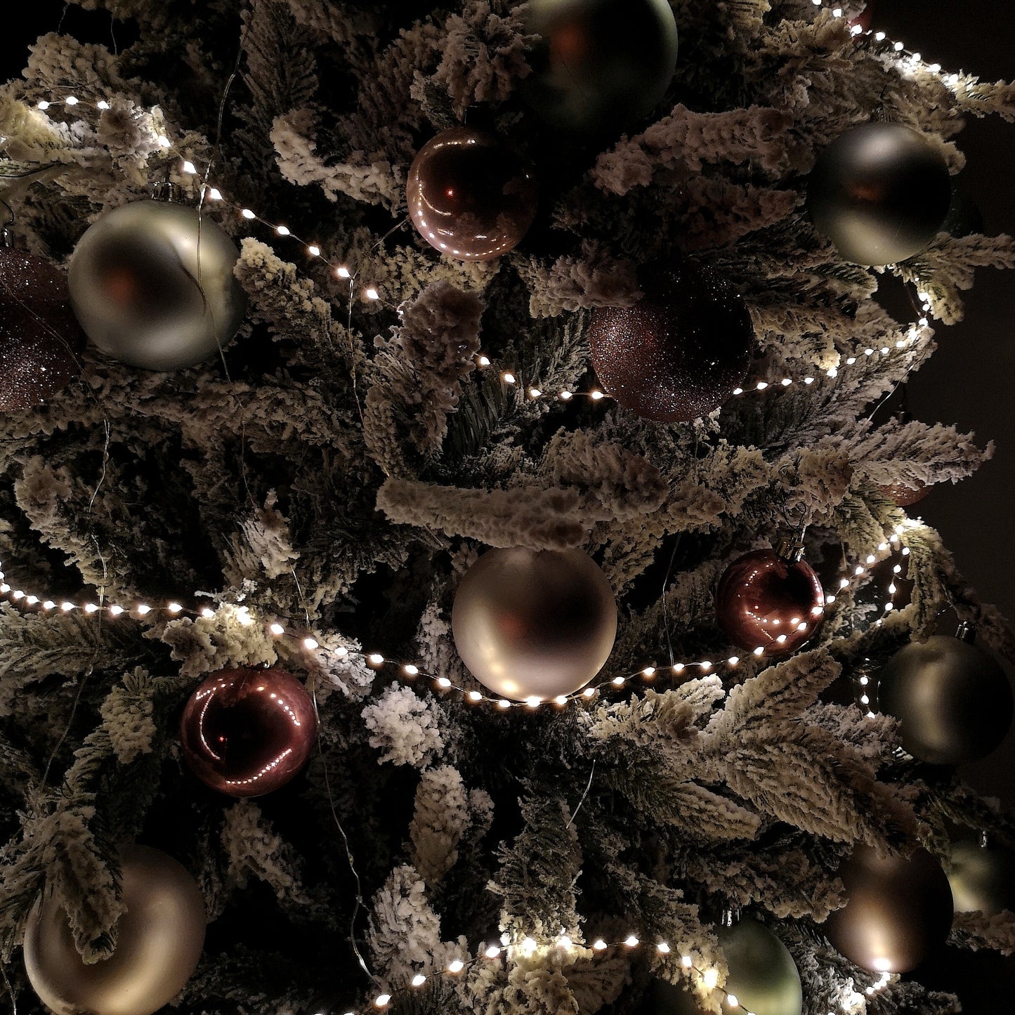 9.6m Compact MicroBrights Christmas Lights with 600 LEDs in Warm White