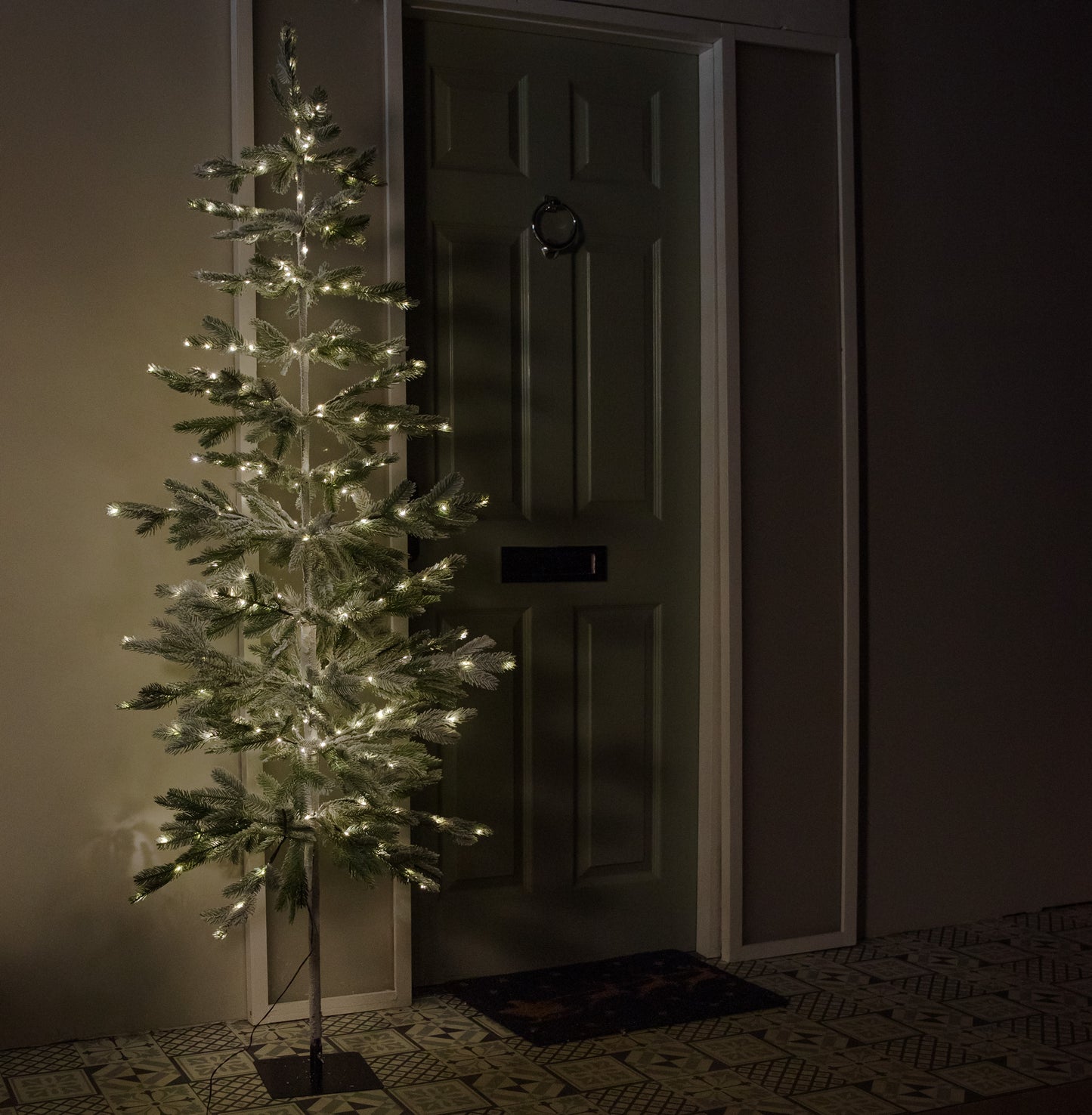 6ft (1.8m) Light up Christmas Pine Needle Tree with 300 Warm White LEDs and Metal Stand