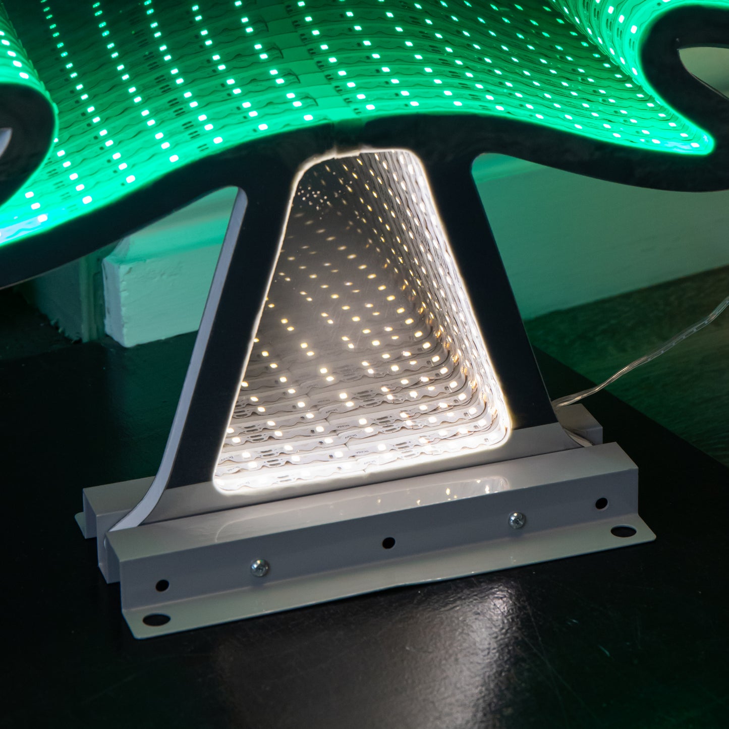 95cm Green Standing LED Infinity Christmas Tree Decoration with Metal Base