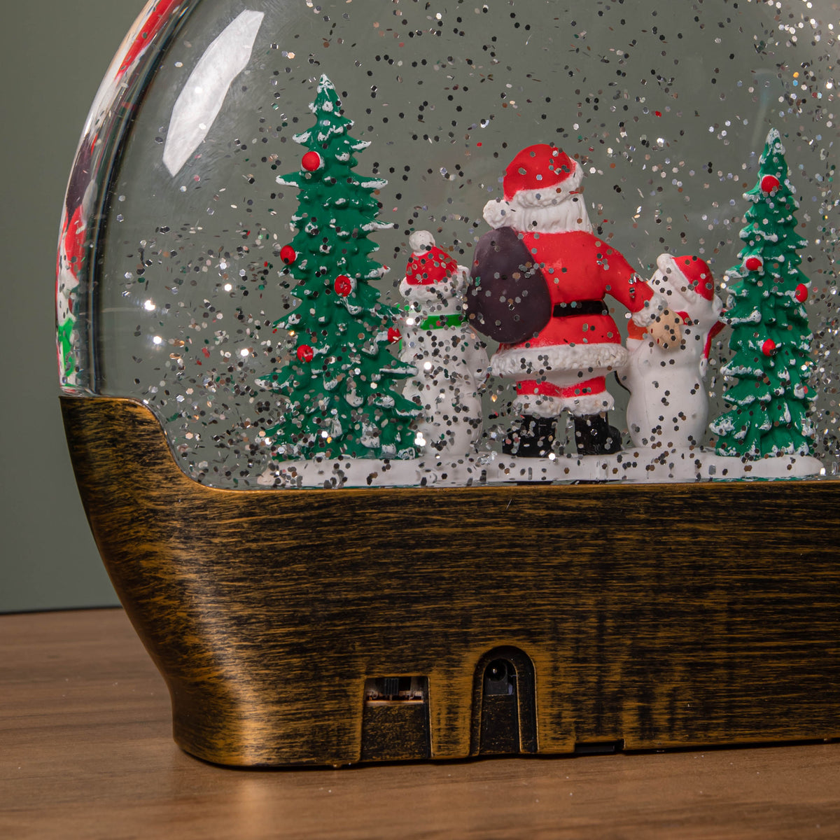 19cm Battery Operated Light up Christmas Water Dome with Santa & Snowman Scene