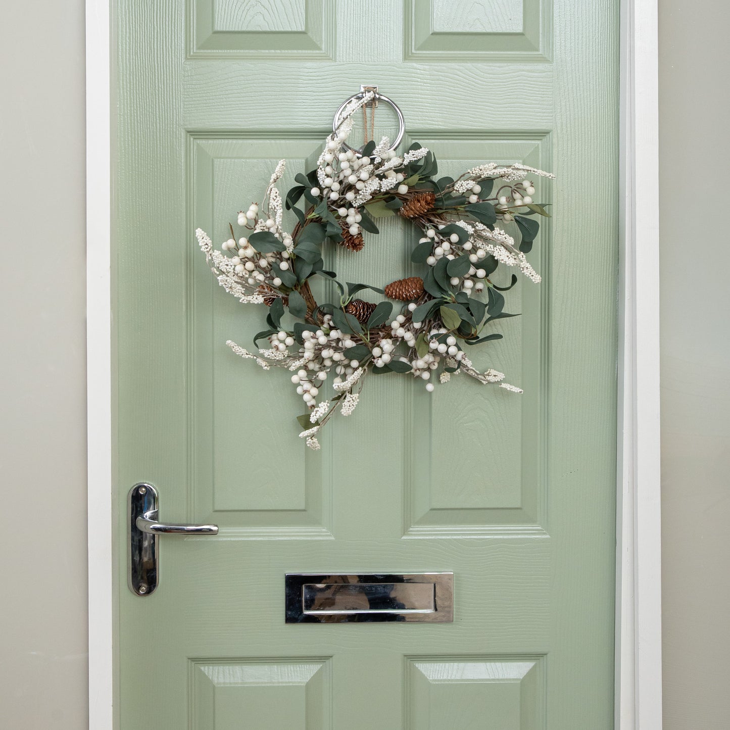 40cm Hanging Christmas Winter Berry Wreath with Seasonal Foliage