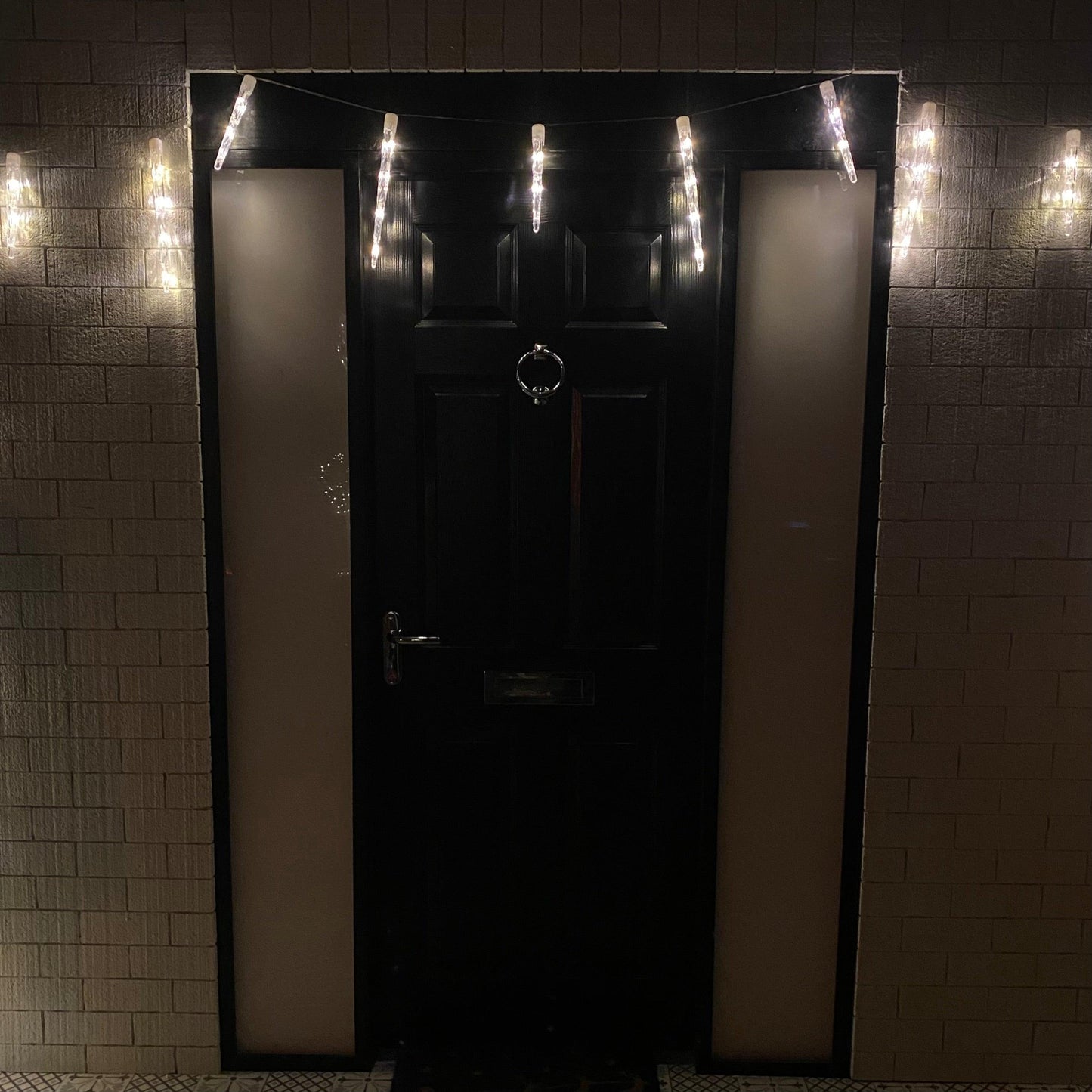 Factory Seconds: 4.7m Set of 10 In-Lit Icicle Lights with 40 LEDs in Cool White