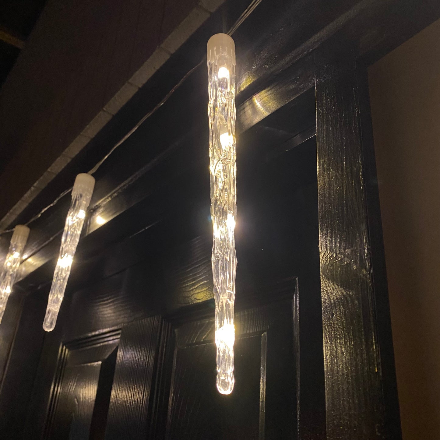 4.7m Set of 10 InLit Icicle Lights with 40 LEDs in Cool White
