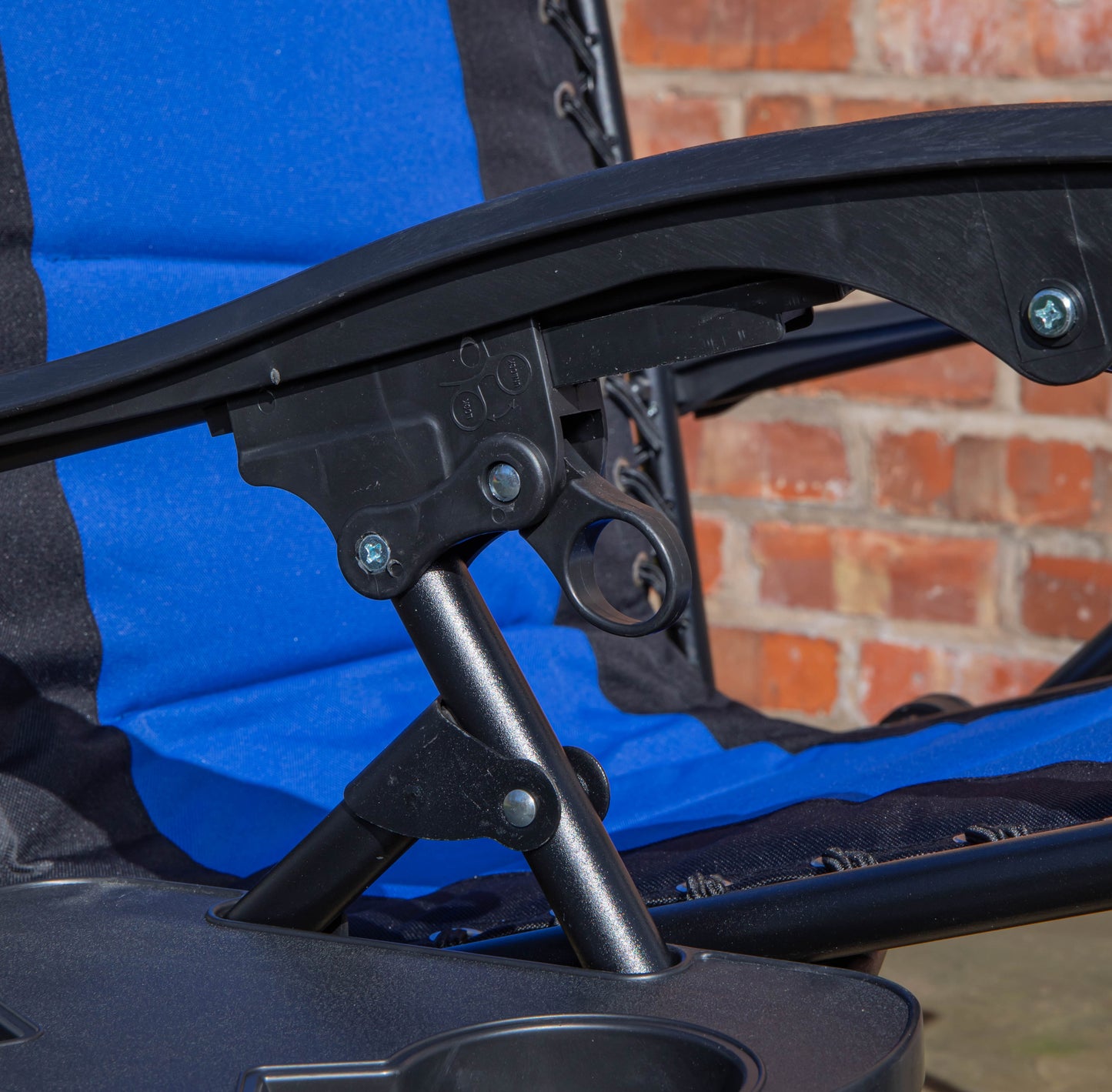 Set of 2 Luxury Padded Multi Position Zero Gravity Garden Relaxer Chair Lounger in Blue & Black