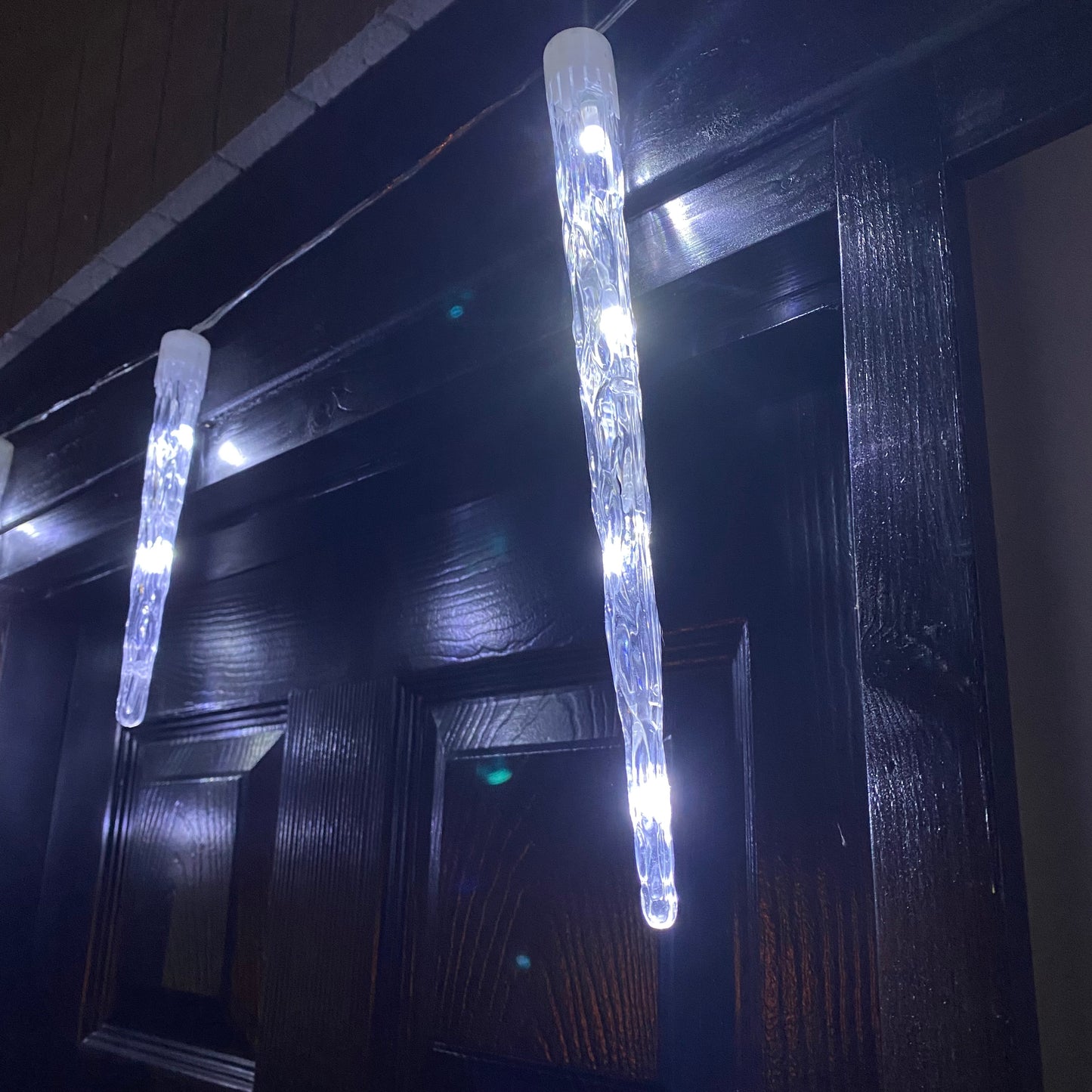 4.7m Set of 10 InLit Icicle Lights with 40 LEDs in Cool White