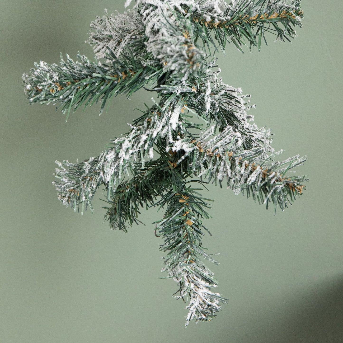 2.7m (9ft) Snow Flocked Woodcote Fir Christmas Garland