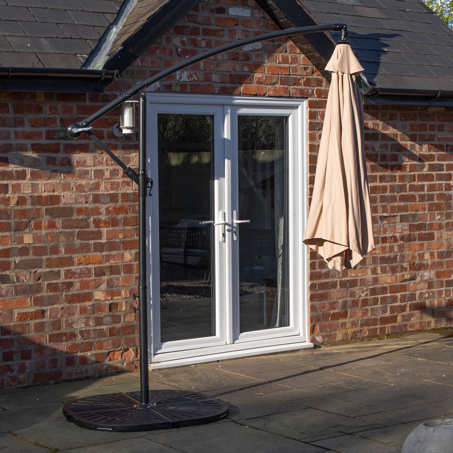 Factory Seconds: 3m Cantilever Parasol in Beige with Crank Handle for Patio Garden Banana Parasol with UV Protection Outdoor Umbrella Sun Shades for Garden