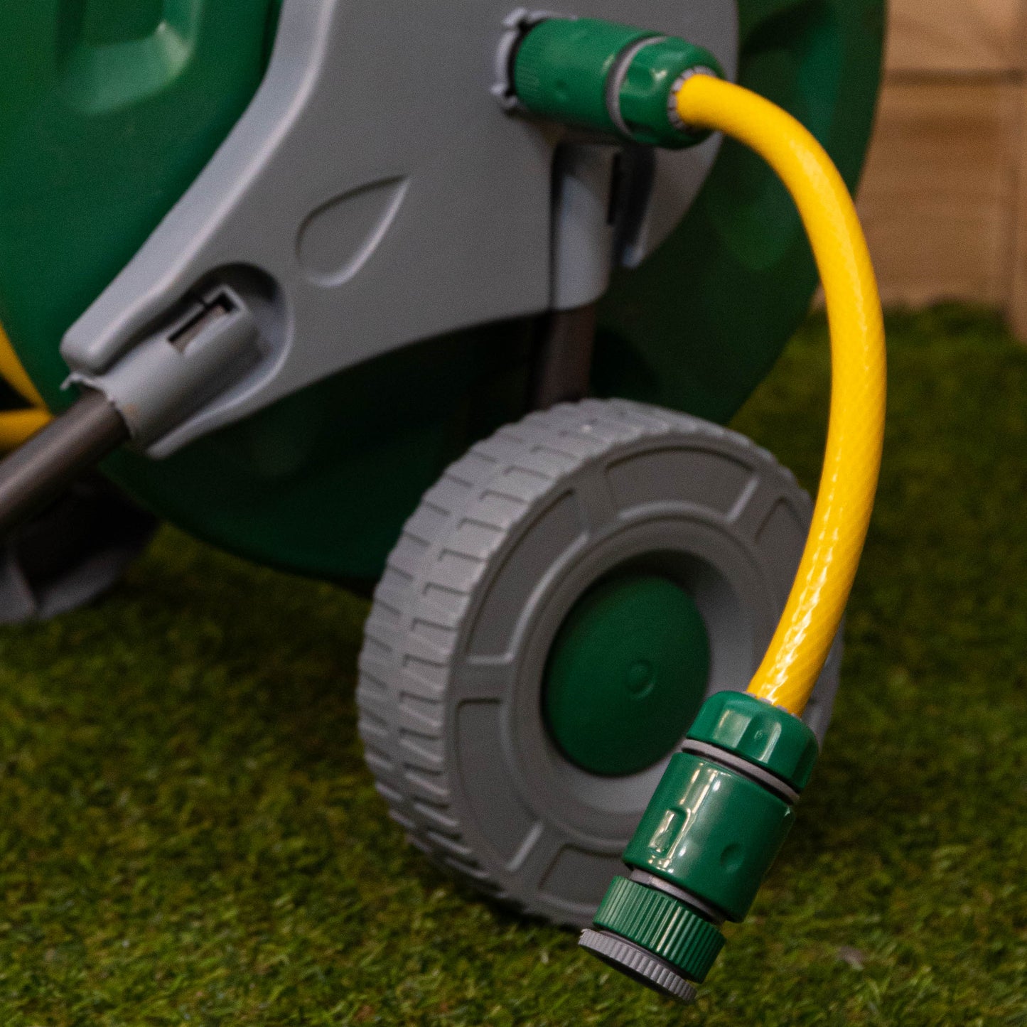 25m Reinforced Garden Hose Pipe and Spray Gun Trolley Set
