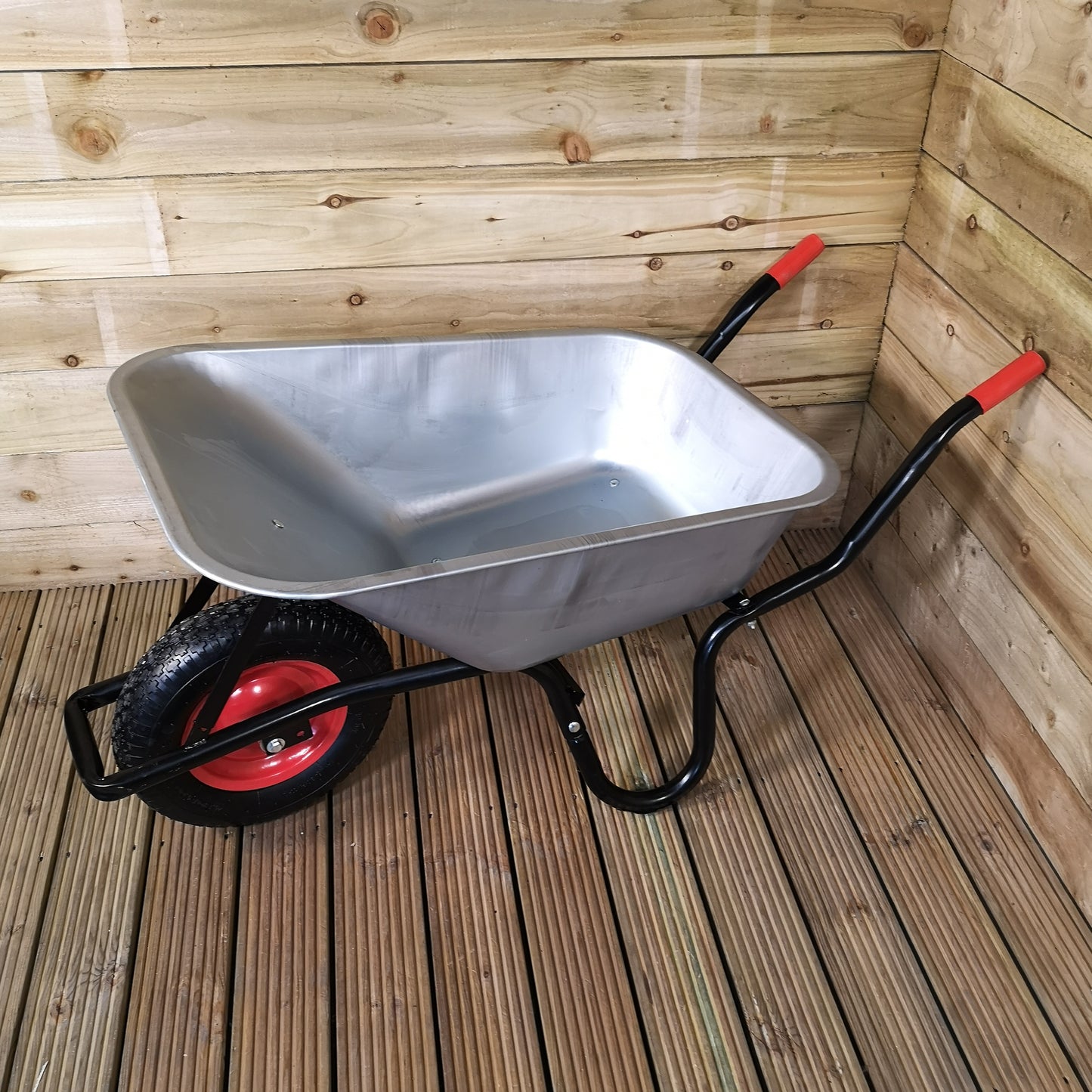 90 Litre 150kg Capacity Heavy Duty Galvanised Metal Garden Wheelbarrow with Pneumatic Tyre