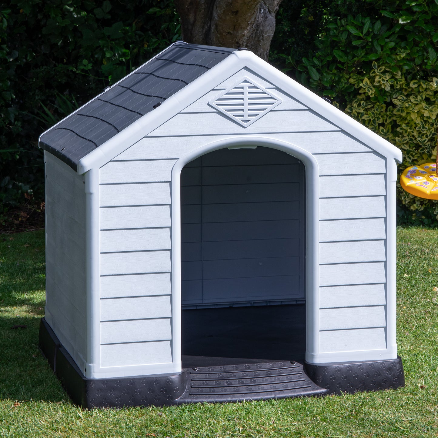 82 x 76cm Samuel Alexander Small Outdoor Plastic Dog House with Raised Bed