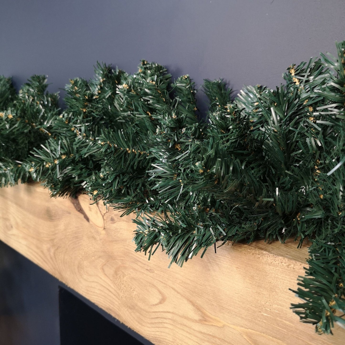 2.7m Plain Green Christmas Garland with 200 Tips