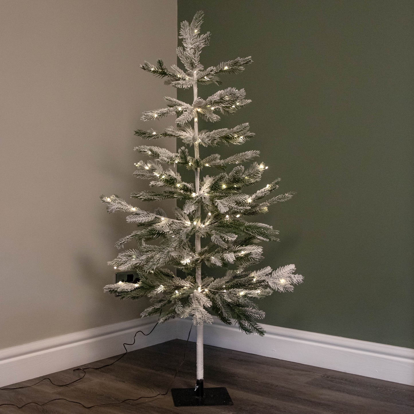 4ft (1.2m) Light up Pine Needle Christmas Tree with 150 Warm White LEDs