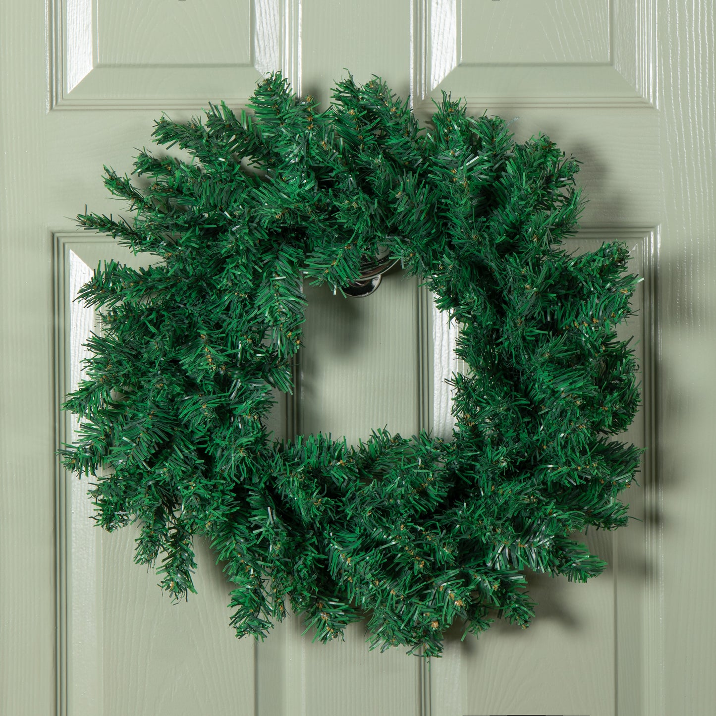 50cm Hanging Plain Green Christmas Wreath with 140 Tips