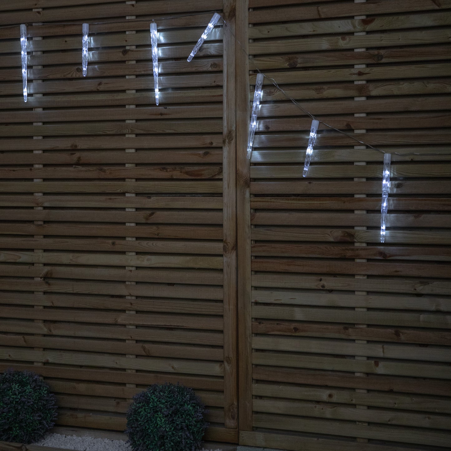 6.9m Icicle Christmas Chaser Lights with 72 Cool White LEDs