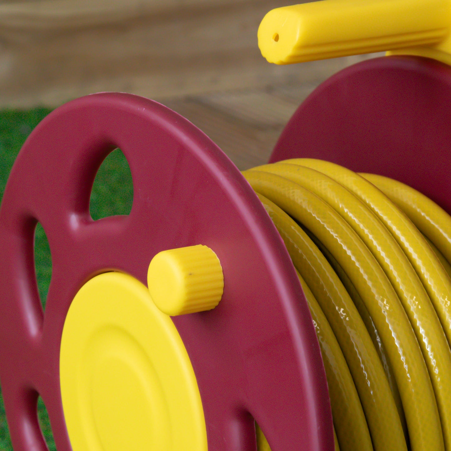 15m Pro Wall Mounted Garden Hose Pipe with Spray Nozzle & Storage Reel