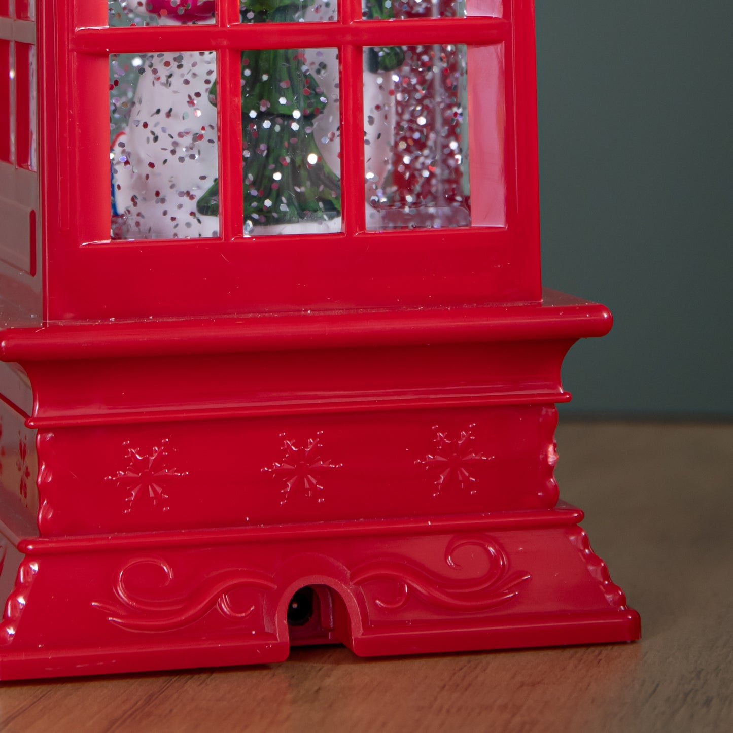 26cm Dual Powered Light up Red Telephone Box Christmas Water Spinner with Snowman Scene