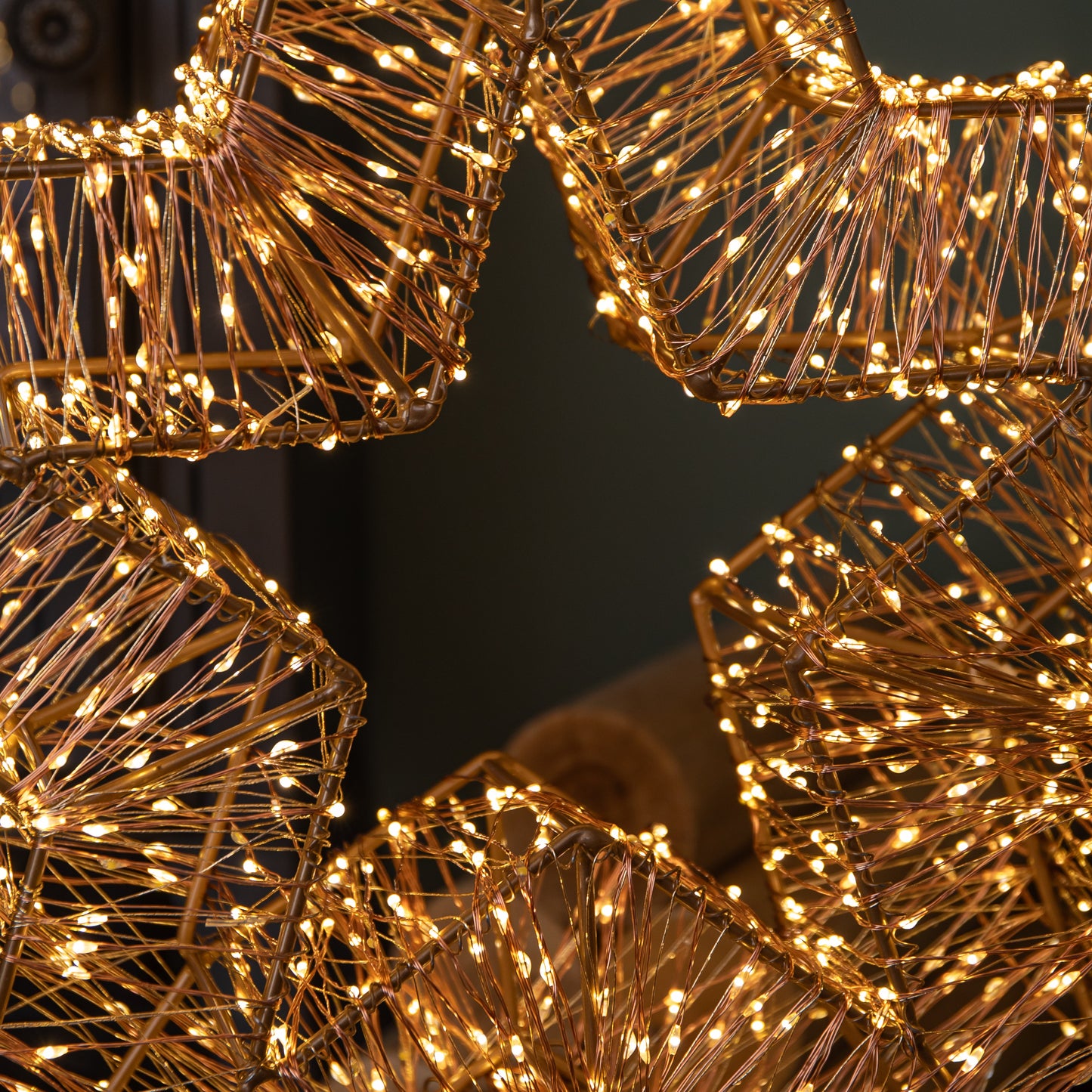 60cm Light up Metal Gold Christmas Star Sculpture Decoration with 1700 Warm White LEDs