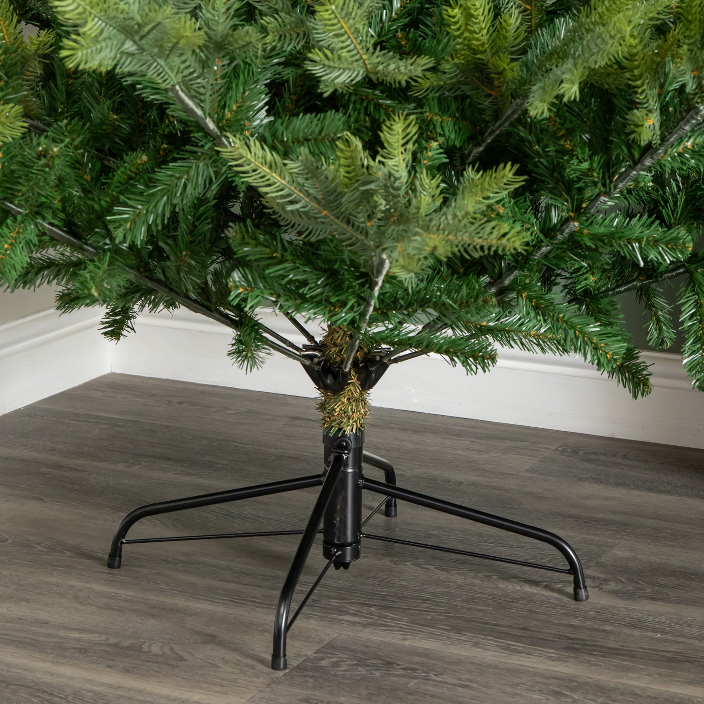 Factory Seconds: 7ft (2.1m) Green Artificial Real Look Grandis Fir Christmas Tree with 2326 Tips & Metal Stand