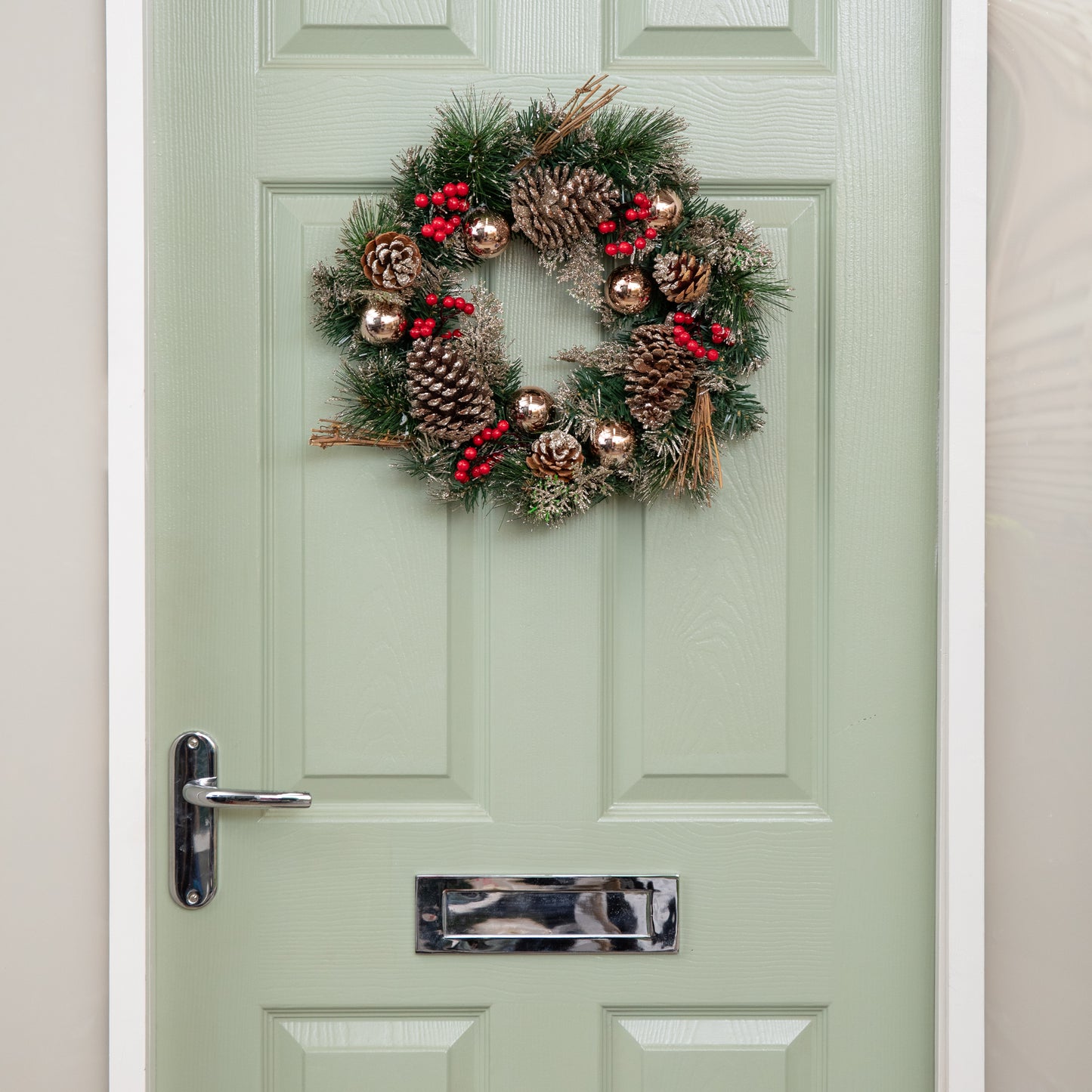 40cm Hanging Christmas Wreath with Gold Baubles, Berries & Pinecones