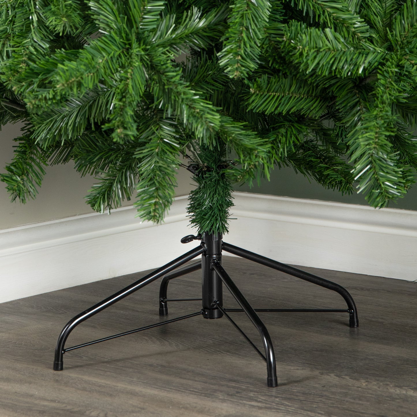 7ft (2.1m) Imperial Pine Christmas Tree With 770 Tips and Metal Stand